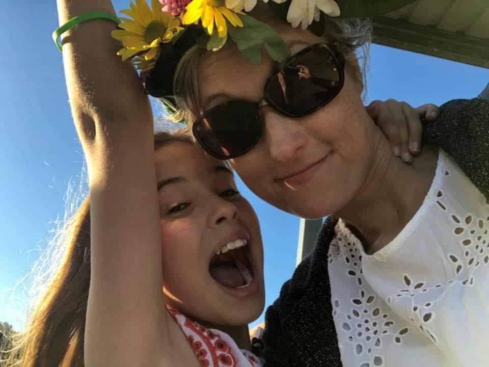 Mother and daughter midsommar